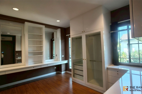 House in Bangkok, Thailand 3 bedrooms № 189189