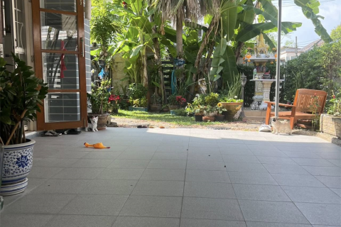 House in Bangkok, Thailand 4 bedrooms № 189188