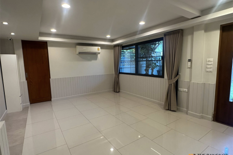 Haus in Bangkok, Thailand 4 Schlafzimmer № 189190 - Foto 9