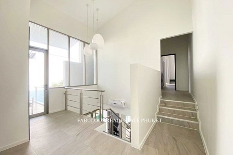 Chalet de 4 dormitorios en Bang Tao, Tailandia № 179564 - foto 3