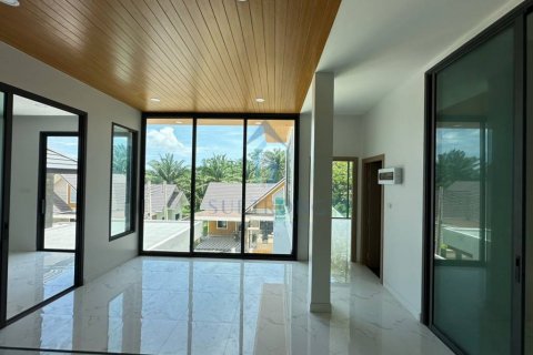 Chalet de 4 dormitorios en Krabi, Tailandia № 134497 - foto 2