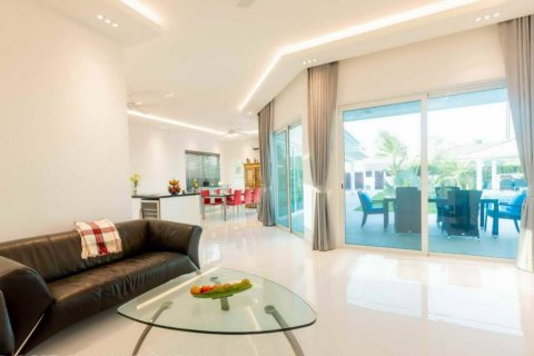 Chalet de 2 dormitorios en Hua Hin, Tailandia № 134501 - foto 5
