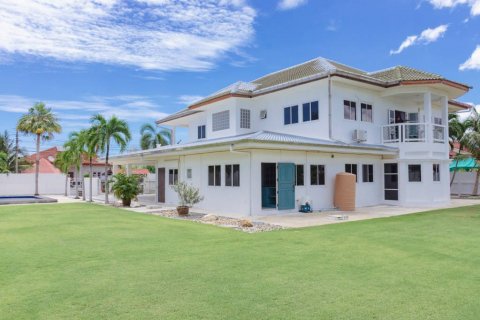 Casa de 5 dormitorios en Hua Hin, Tailandia № 134496 - foto 2