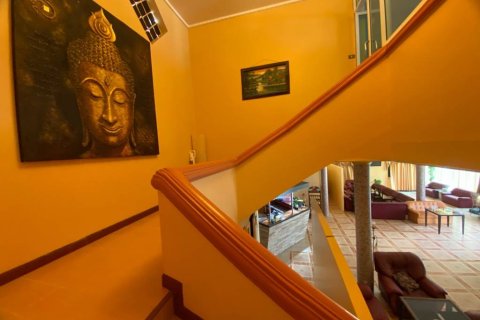 Chalet de 4 dormitorios en Pattaya, Tailandia № 172758 - foto 3