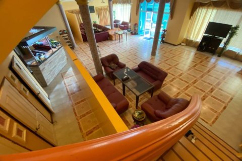 Chalet de 4 dormitorios en Pattaya, Tailandia № 172758 - foto 2