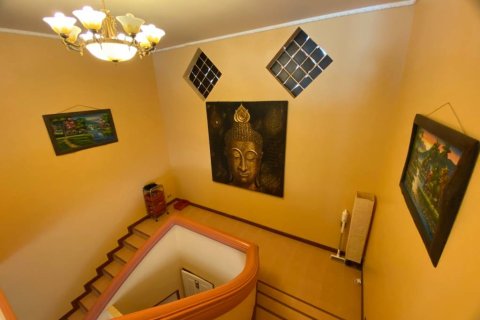 Chalet de 4 dormitorios en Pattaya, Tailandia № 172758 - foto 7