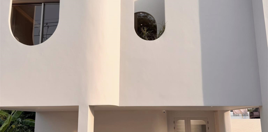 Casa de 4 dormitorios en Bangkok, Tailandia № 189003