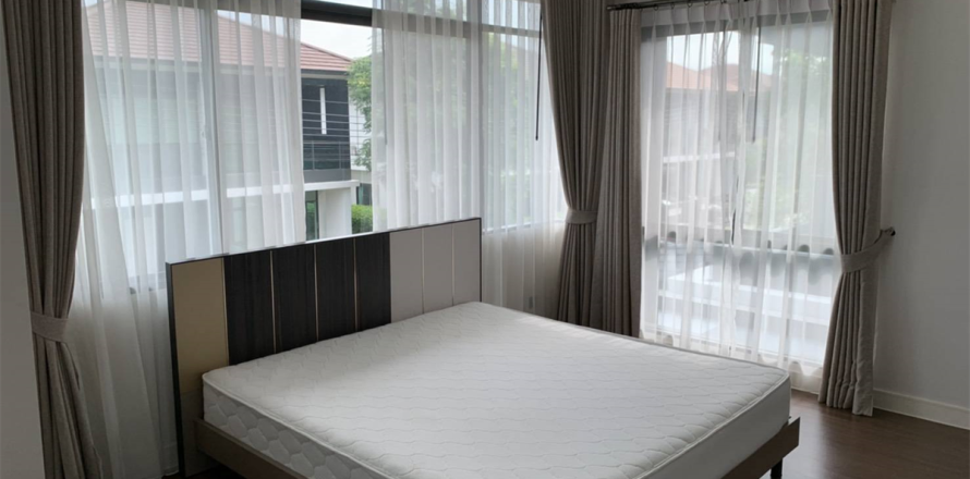Haus in Bangkok, Thailand 4 Schlafzimmer № 189000