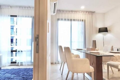 Condo in Bangkok, Thailand, 2 bedrooms  № 143346 - photo 2
