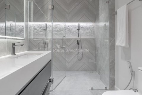 Casa de 5 dormitorios en Chonburi, Tailandia № 113500 - foto 4
