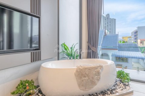 Casa de 5 dormitorios en Chonburi, Tailandia № 113500 - foto 11