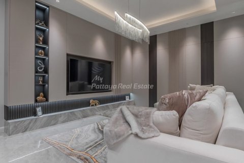 Casa de 5 dormitorios en Chonburi, Tailandia № 113500 - foto 3