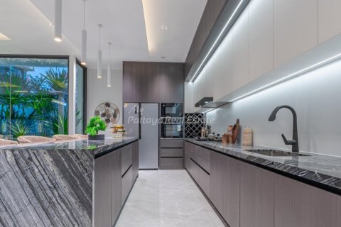 Casa de 5 dormitorios en Chonburi, Tailandia № 113500 - foto 9