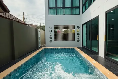 Villa in Pattaya, Thailand 3 bedrooms № 172196 - photo 2