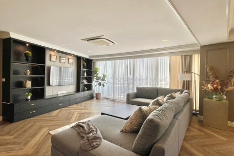 Condo in Bangkok, Thailand, 3 bedrooms  № 65913 - photo 3