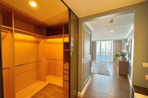 Condo in Bangkok, Thailand, 3 bedrooms  № 65913 - photo 12