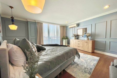 Condo in Bangkok, Thailand, 3 bedrooms  № 65913 - photo 10