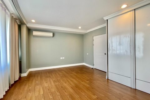 Condo in Bangkok, Thailand, 3 bedrooms  № 65913 - photo 18