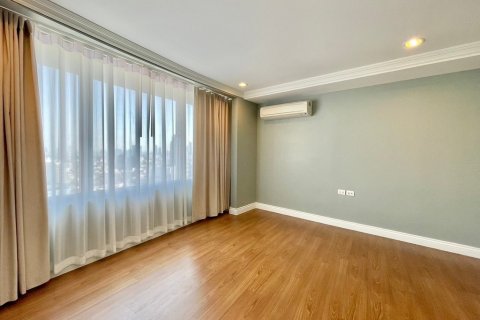 Condo in Bangkok, Thailand, 3 bedrooms  № 65913 - photo 19