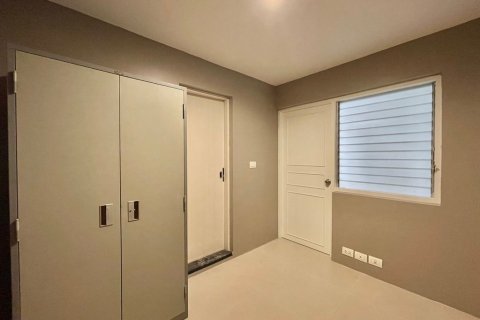 Condo in Bangkok, Thailand, 3 bedrooms  № 65913 - photo 20