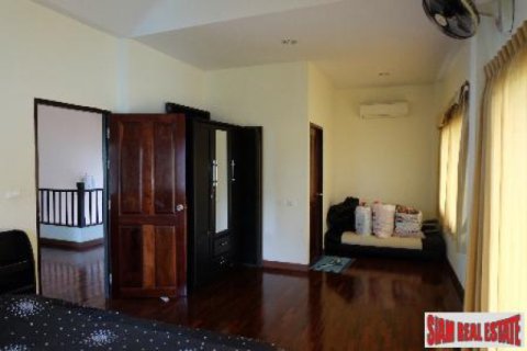Chalet de 3 dormitorios en Patong, Tailandia № 202534 - foto 4