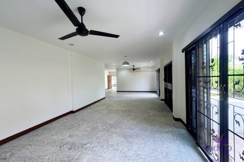 Casa de 7 dormitorios en San Sai, Tailandia № 202220 - foto 12