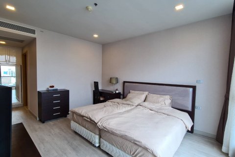 Condo in Bangkok, Thailand, 3 bedrooms  № 65933 - photo 8