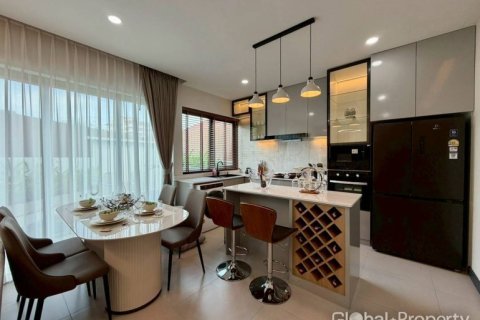 Casa de 3 dormitorios en Pattaya, Tailandia № 163949 - foto 10