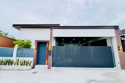 House in Pattaya, Thailand 3 bedrooms № 163949