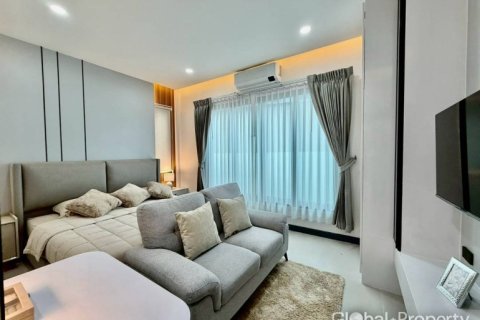 Casa de 3 dormitorios en Pattaya, Tailandia № 163949 - foto 13