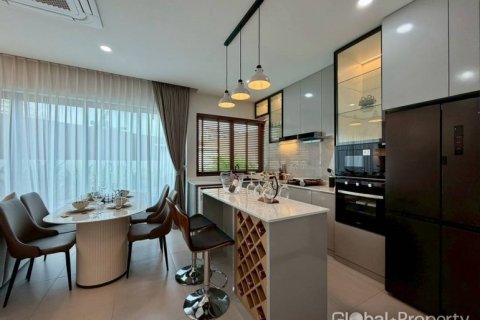 Casa de 3 dormitorios en Pattaya, Tailandia № 163949 - foto 11
