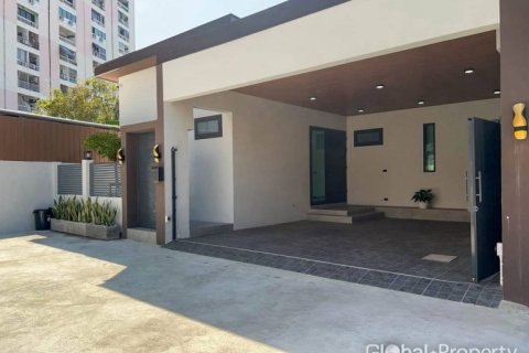 Casa de 3 dormitorios en Pattaya, Tailandia № 163949 - foto 3