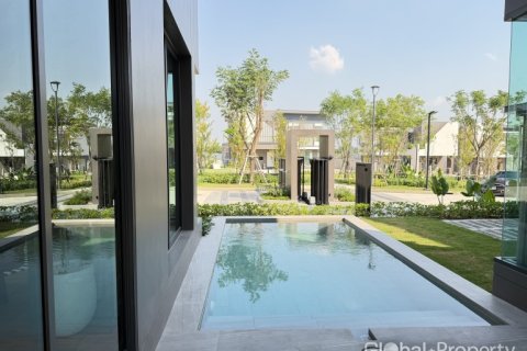 Casa de 4 dormitorios en Pattaya, Tailandia № 163952 - foto 3