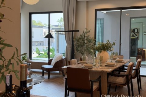 Casa de 4 dormitorios en Pattaya, Tailandia № 163952 - foto 11