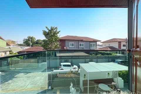 Casa de 4 dormitorios en Pattaya, Tailandia № 163948 - foto 12
