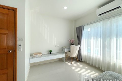 Casa de 4 dormitorios en Pattaya, Tailandia № 163948 - foto 19