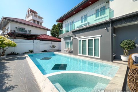 Casa de 4 dormitorios en Pattaya, Tailandia № 163948 - foto 6