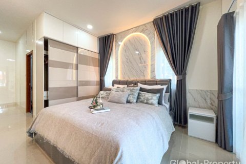 Casa de 4 dormitorios en Pattaya, Tailandia № 163948 - foto 13