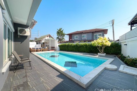 Casa de 4 dormitorios en Pattaya, Tailandia № 163948 - foto 5
