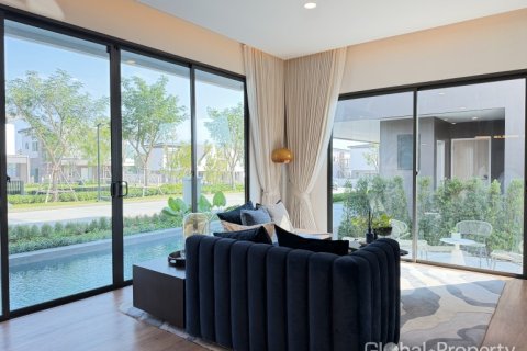 Casa de 4 dormitorios en Pattaya, Tailandia № 163953 - foto 10