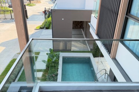 Casa de 4 dormitorios en Pattaya, Tailandia № 163953 - foto 24