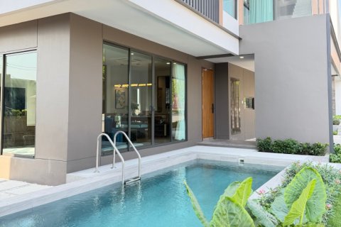 Casa de 4 dormitorios en Pattaya, Tailandia № 163953 - foto 2