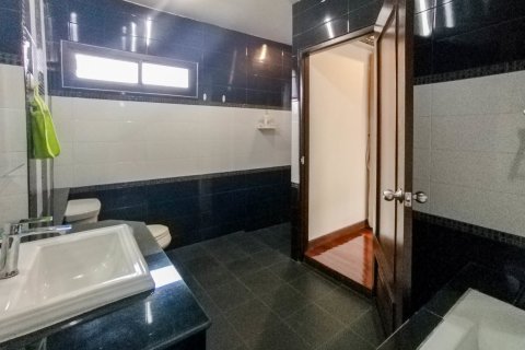 Casa de 3 dormitorios en Chiang Mai, Tailandia № 198757 - foto 22