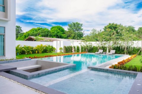 Chalet de 4 dormitorios en Hua Hin, Tailandia № 144262 - foto 2