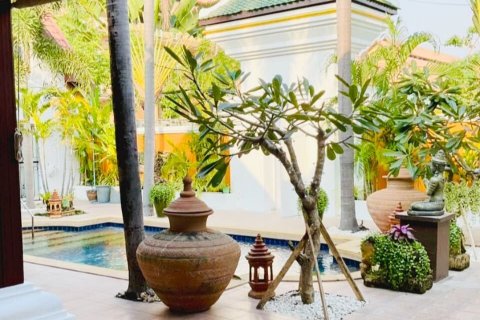 Casa de 4 dormitorios en Pattaya, Tailandia № 145420 - foto 17