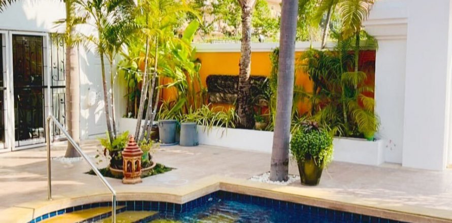 Casa de 4 dormitorios en Pattaya, Tailandia № 145420