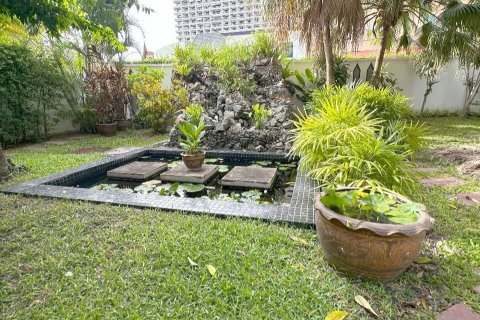 Casa de 4 dormitorios en Pattaya, Tailandia № 145420 - foto 9