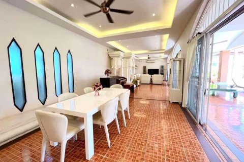 Casa de 4 dormitorios en Pattaya, Tailandia № 145420 - foto 19