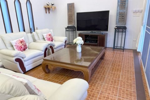 Casa de 4 dormitorios en Pattaya, Tailandia № 145420 - foto 14