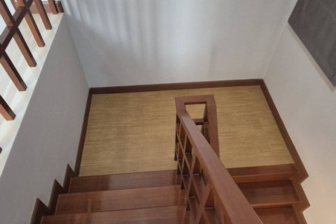 Casa de 3 dormitorios en Samut Prakan, Tailandia № 154632 - foto 11